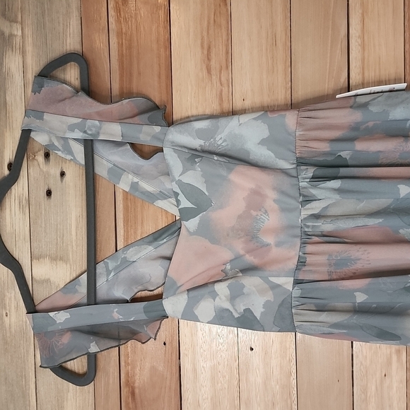 Show me your Mumu NWT June Maxi Dress Sage I Do Floral Green Blush - Picture 11 of 16